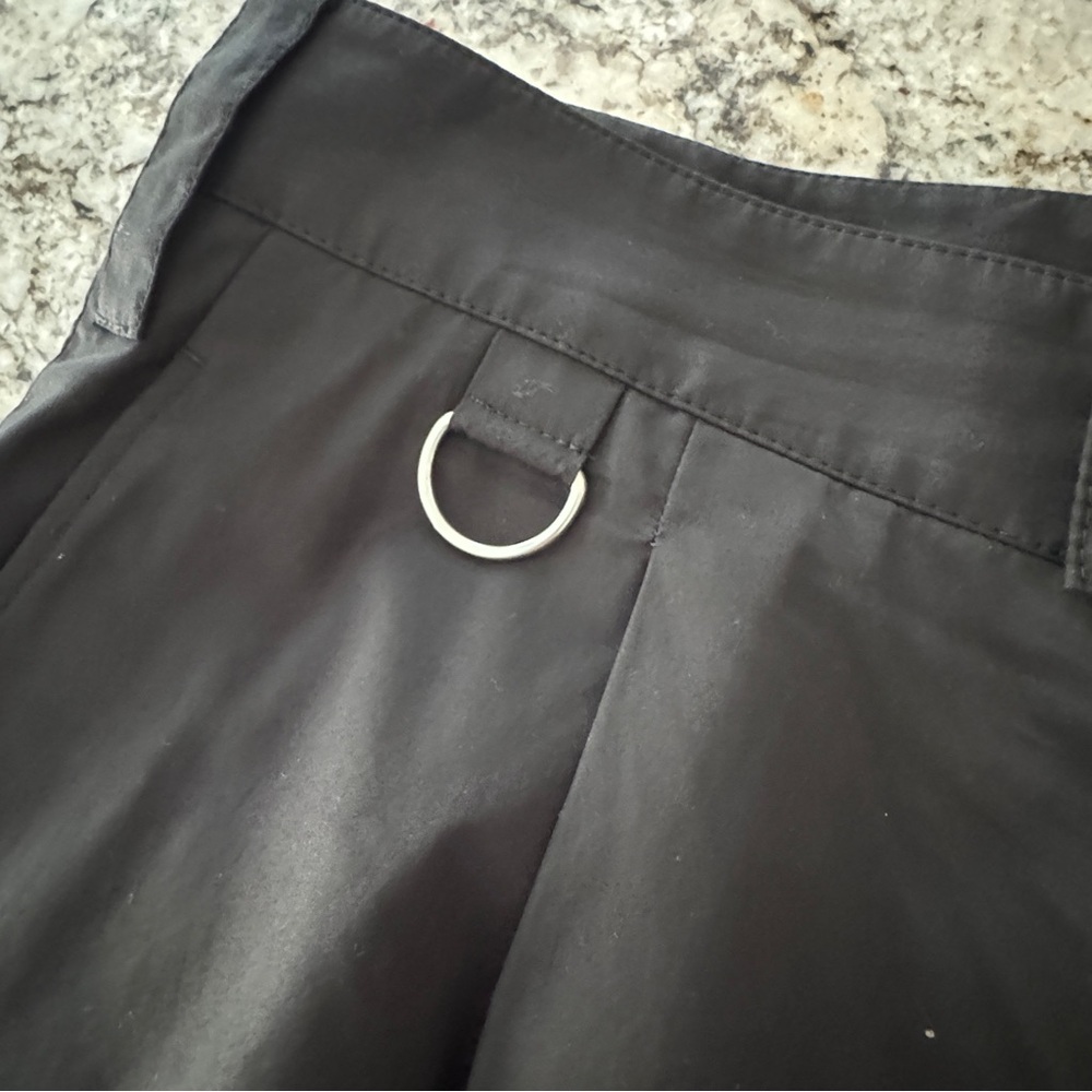 Stella McCartney Black Flat-Front Men’s Shorts with D-Ring - Picture 2 of 8